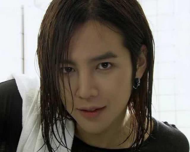 『张根硕』还记得“韩国花美男”张根硕吗？曾经撞脸王一博，如今发福不敢认