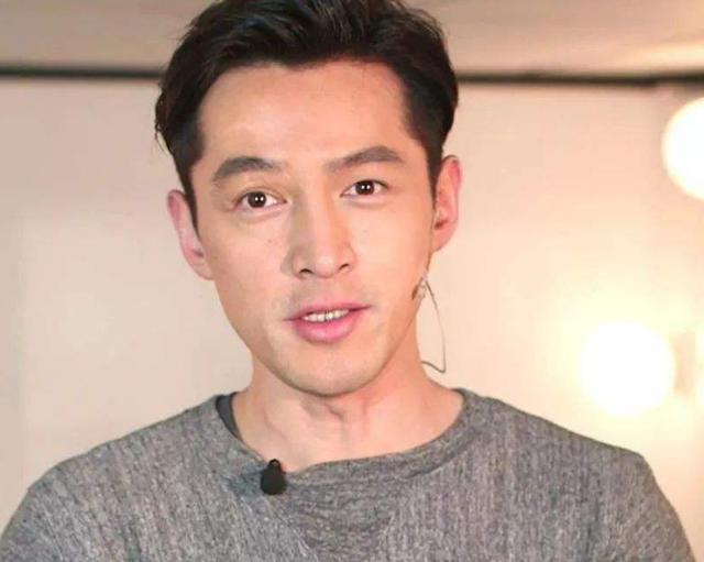 胡歌|明星们的两条不成文“规定”,打牌不喊戚薇,吃饭不叫胡歌