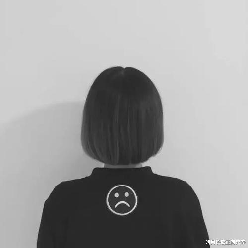 拥抱|大学生与母亲拥抱后离开：冰山非一日形成，父母懂得防微杜渐