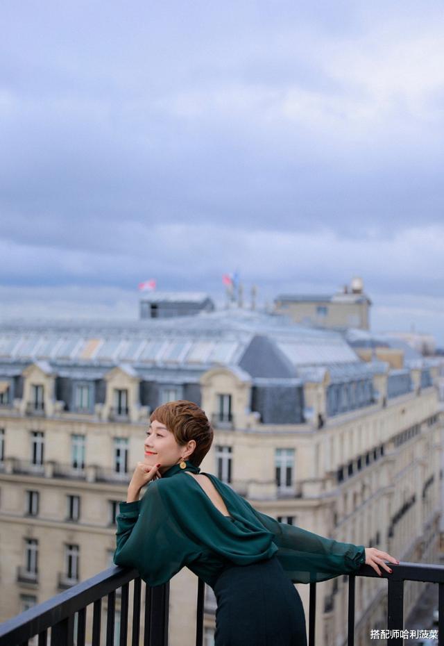 #短发#43岁马伊琍气场太强，干练短发搭配精致西服，网友：看不出大妈样