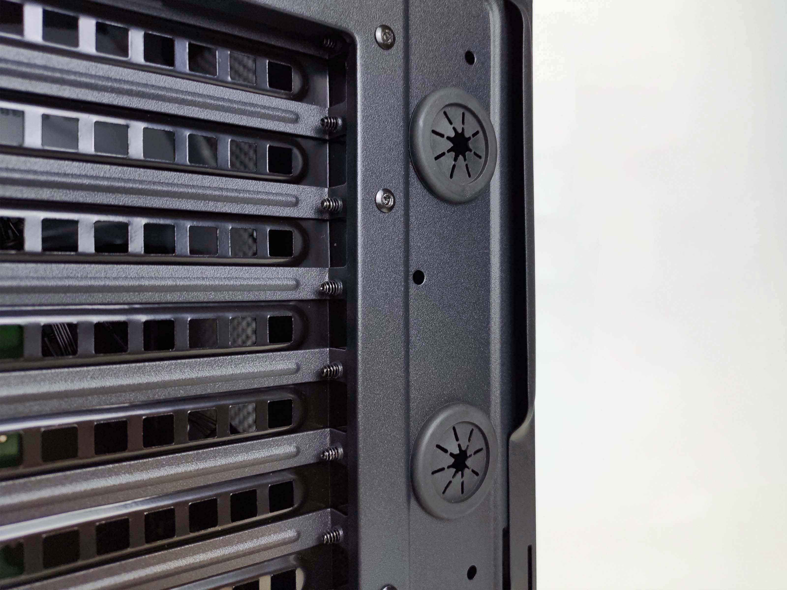 酷睿处理器|64TB超豪华别墅，银欣CS380黑威联通主机达成