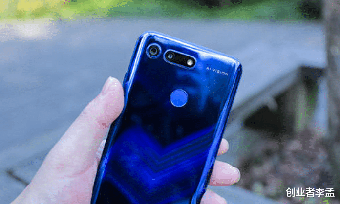 华为荣耀|用了快两年的荣耀V20，今年不换机能否坚持到华为东山再起？