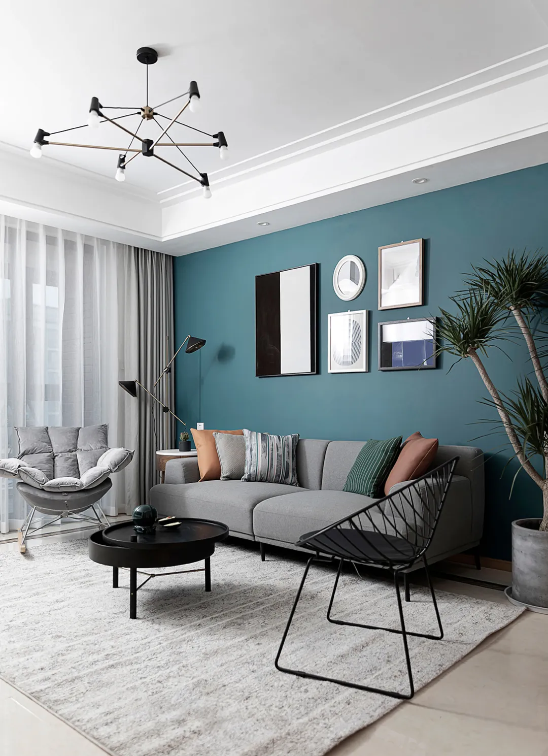 ：135㎡现代轻奢风格新房装修，背景墙配色超赞！