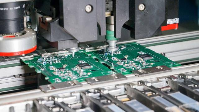 华为|美国神助攻？华为销量荣登榜首，哈工大得重任，凭借实力圈粉！