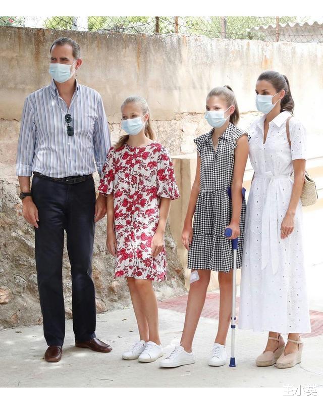 高马尾|西班牙姐妹花再亮相，齐扎高马尾利落精神，莱后素雅白裙显高级