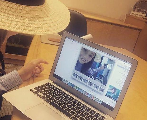 『蝴蝶』晒晒容祖儿在香港的家，打开窗还有蝴蝶飞进来，小区环境也太好了