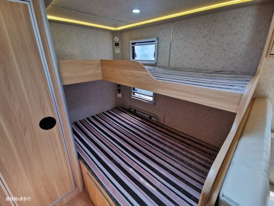 『荣威RX5』依维柯房车只要36.8万？还加赠600AH锂电和户外厨房？