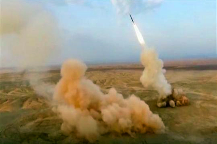 突然火力全開！大批導彈轟炸美盟友大本營，伊朗宣佈美制裁無效-圖2