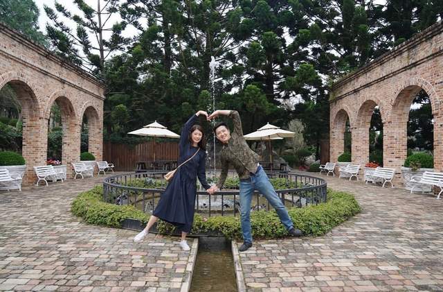 林志颖|林志颖弟弟全家出游,林志鑫亲吻女儿,儿女双全比小志幸运