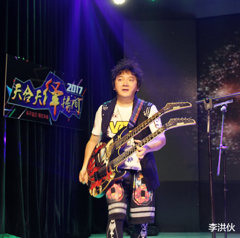 [杨臣刚]曾凭一曲爆火，被骗千万后用歌名做生意，如今又用歌名开餐厅