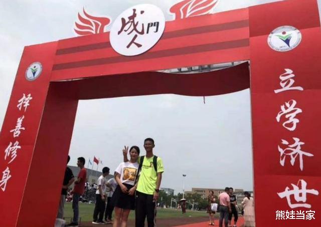 「」那个高考后跪地谢母,考635分却放弃985学校的男孩,如今怎样了?