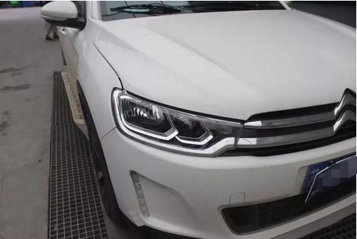 led灯|汽车上可以把卤素大灯换成LED灯泡吗?