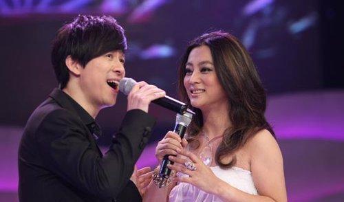 解晓东|52岁解晓东近照，隐瞒了24年的才女老婆，原来是我们熟悉的她