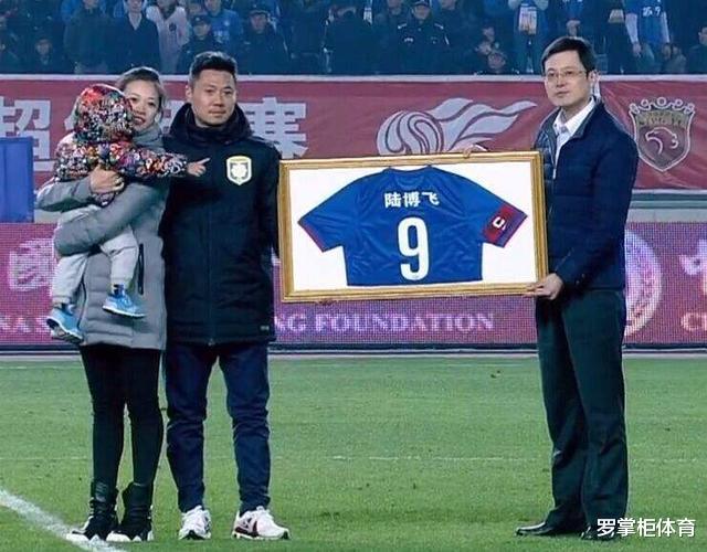 江苏苏宁：群龙无首？苏宁主帅外援竟无一人归队，处境艰难或请名宿出山主政