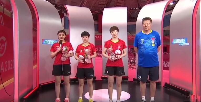 巴布亚新几内亚|王曼昱闹乌龙！拿反花束笑弯了腰，陈梦试话筒一脸迷惑逗笑众人