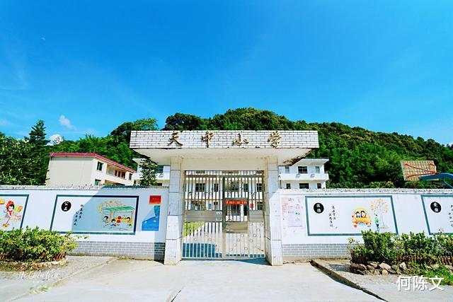 「广东省」广东的一个小山村,风光秀丽,人杰地灵,更是避暑天堂