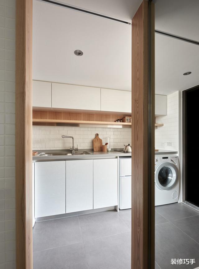 |她家房子才22平米,却挤得下所有功能,进门一看,简直装出了极致