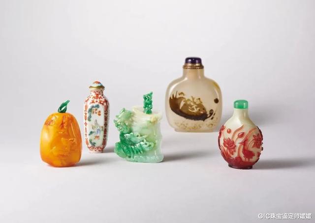 翡翠|翡翠中的工艺品，别小看它，虽然不起眼是拍卖会常客价值不菲呢！