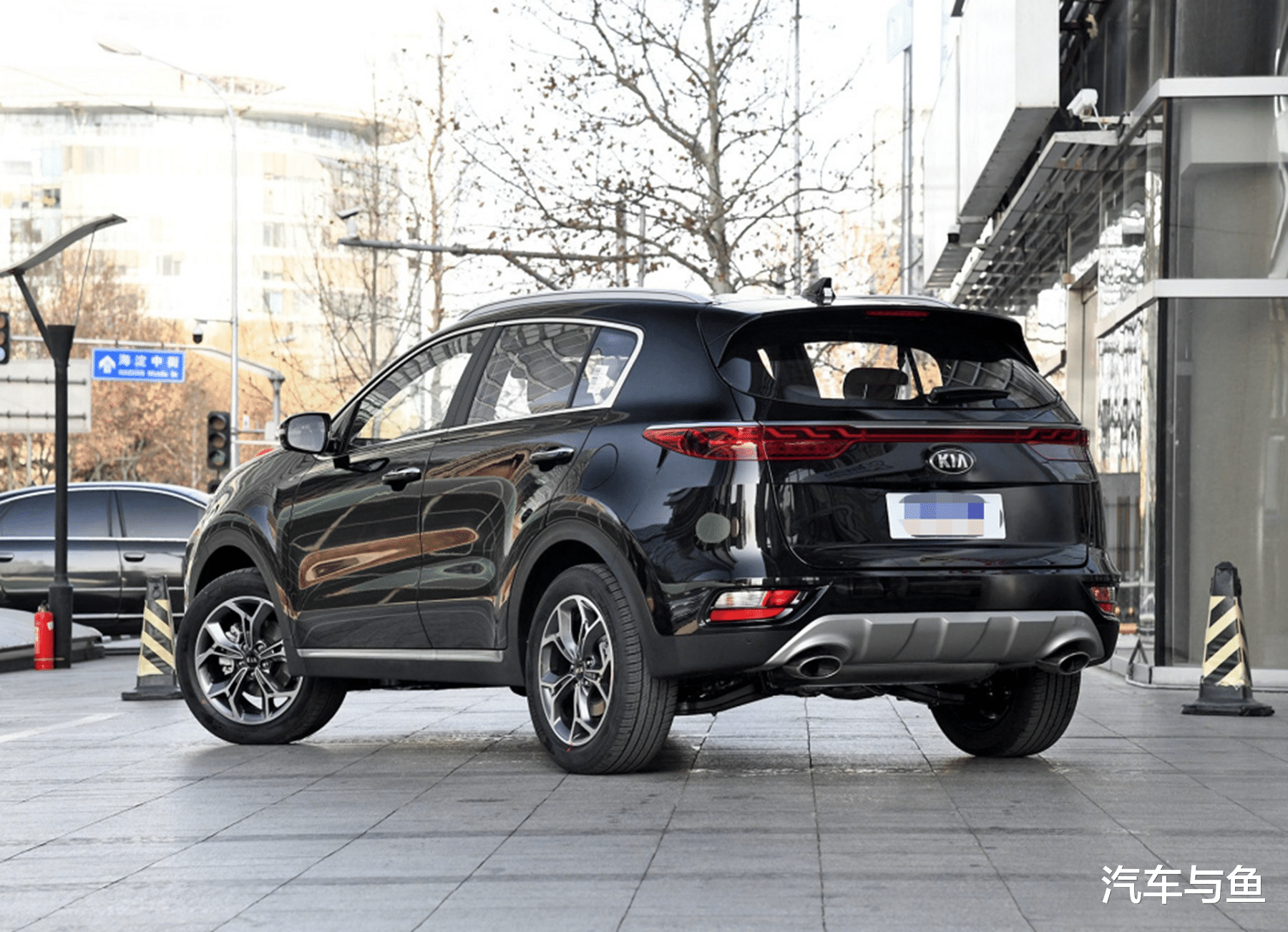 吉利远景|CR-V的老对手终于认怂！降至11.48万，自降身价只为走量