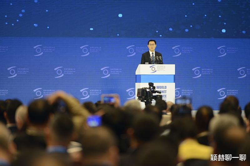 微信|微信被反超？新社交巨头迅速崛起，连续30天位居榜首