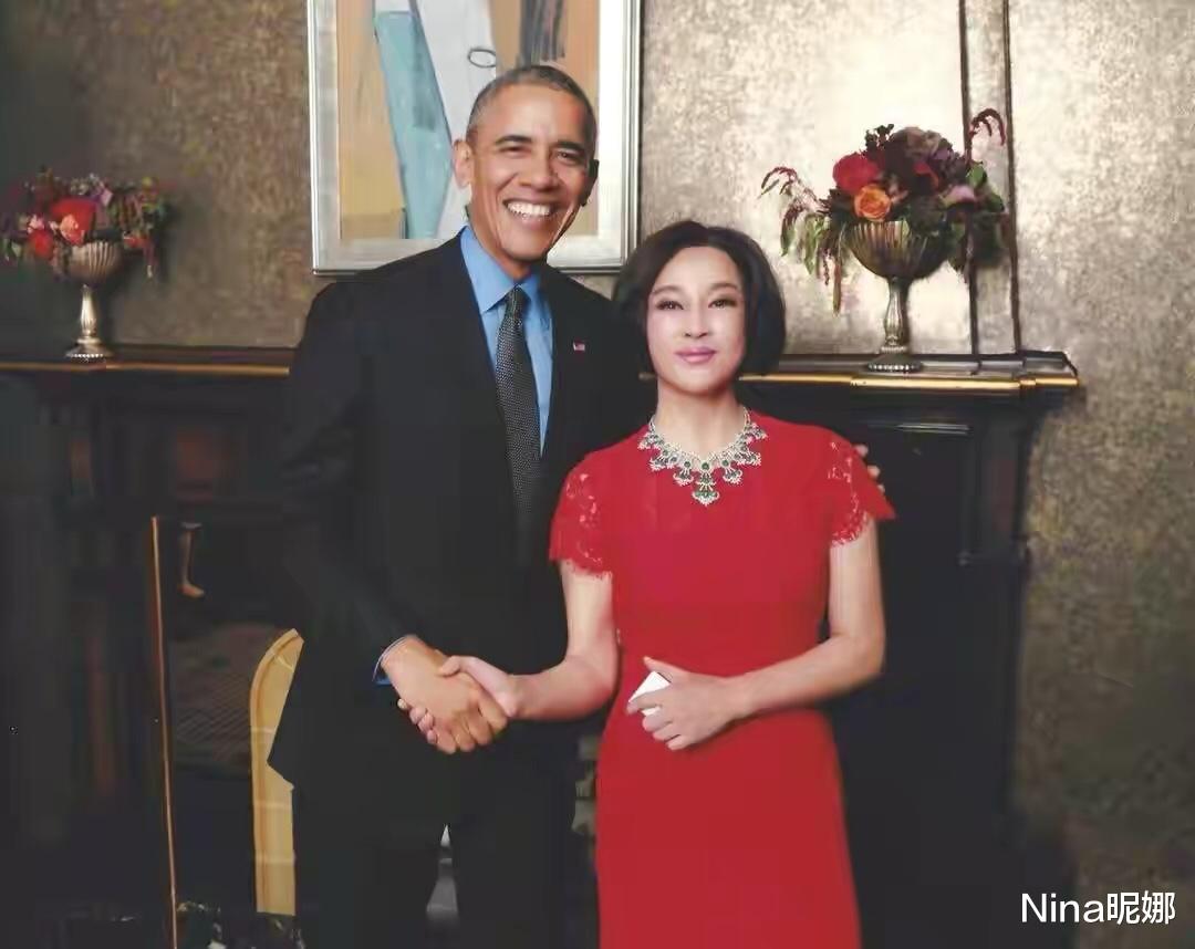 劉曉慶國外真高調，穿大紅裙秀身材，握手奧巴馬比外國女人還美三分-圖3
