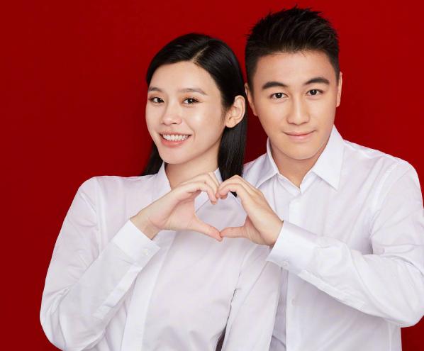 何猷君|赌王才去世33天，何猷君就把妻子当保姆，眼中的“嘚瑟”藏不住