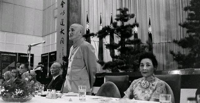 蒋介石|蒋介石去台湾时，强制带去三个人，他说：这是国之重宝，不去不行