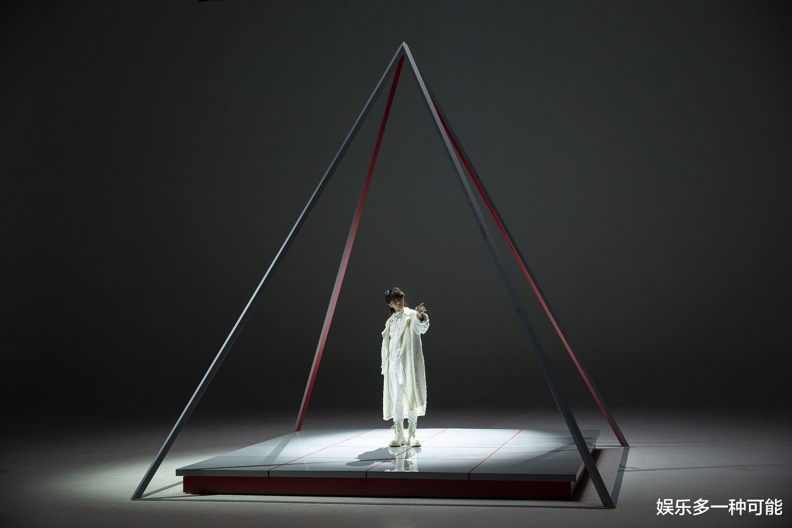 「华晨宇」华晨宇热血演绎终极主打单曲《斗牛》  唤醒良善打造奇幻“空中斗牛场”