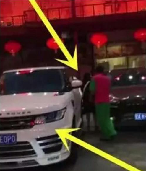 赵本山▲她22岁被赵本山带上春晚，成名后开百万路虎，抛弃丈夫儿子