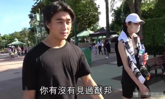何猷君|赌王才去世33天，何猷君就把妻子当保姆，眼中的“嘚瑟”藏不住