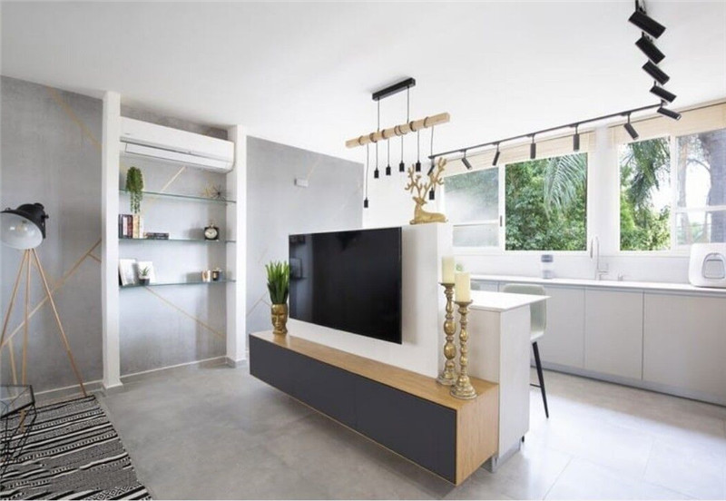 老父亲为女儿买房，没人住也要买，爸爸：以后不上班也能养她老！