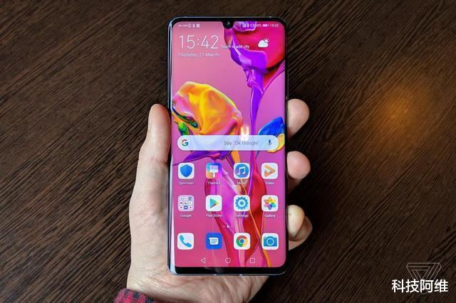 麒麟980|从5488元降至3388元,双曲面屏+顶级防水,麒麟980旗舰加速退场