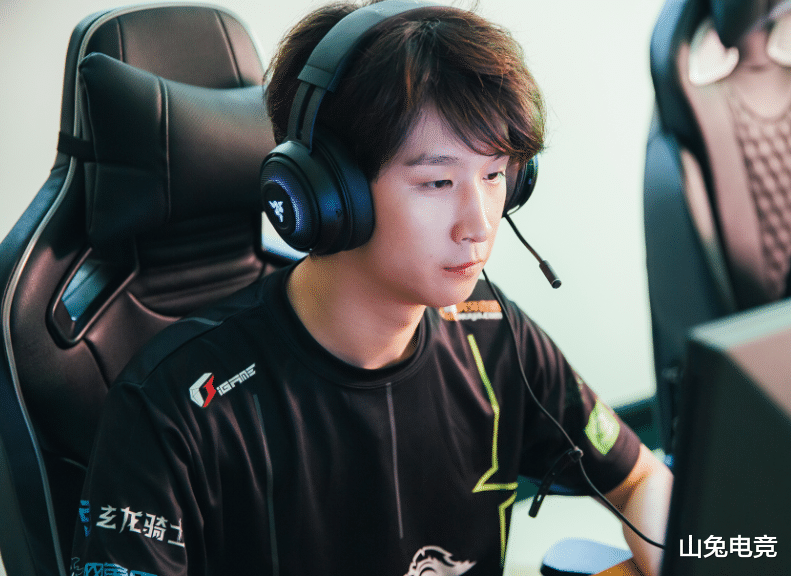 4am战队|绝地求生4AM夏季赛出事故，王欣掉线到第四圈，粉丝：这不重开？