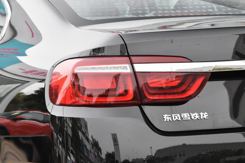 「新车」65万跌到17万！曾比奔驰E还高贵，现比帕萨特还便宜，却没人要了