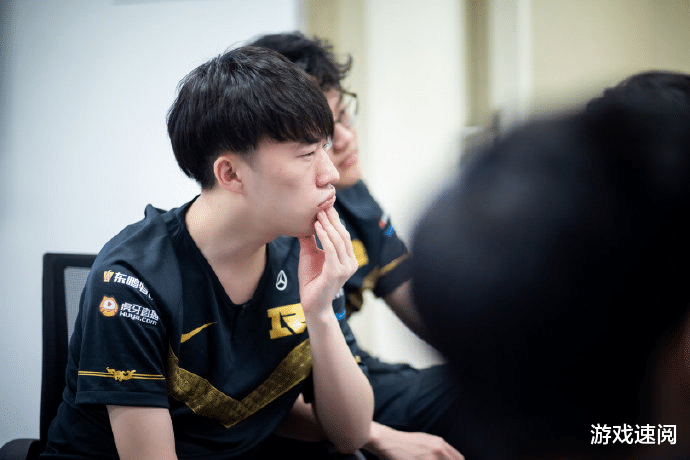 RNG|RNG小虎立“军令状”？直播坦言：如果输给LGD，说难听点当场退役