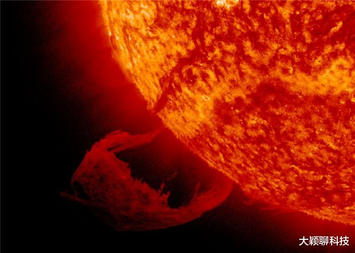 UFO|UFO再次出现,巨型物体出现在太阳附近,随后直冲太阳内部!