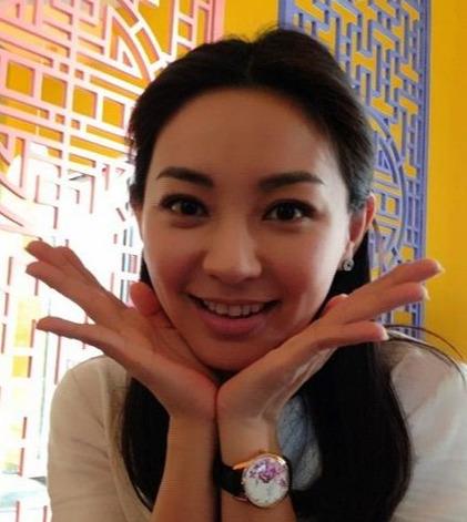 陈秀丽|陈秀丽：凭“文媚儿”一角走红，嫁皮鞋大亨退圈，今43岁仍不显老