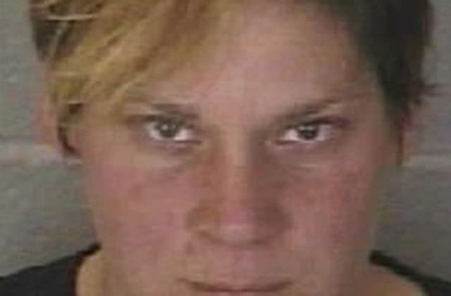 蟑螂@美新生儿被家中恶犬撕咬，嘴角流血不治身亡，房内还散布死鼠蟑螂