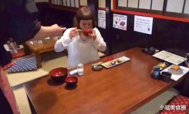 面条|日本“大胃王”挑战吃600碗面,可端上桌后,很多人都笑了