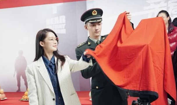 #李沁#李沁又一部新剧海报首曝,一看搭档男主是他,网友有点激动了