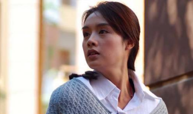 影帝|她17岁时被邀春晚，正当红嫁外卖小哥，却将丈夫捧成“双料影帝”！