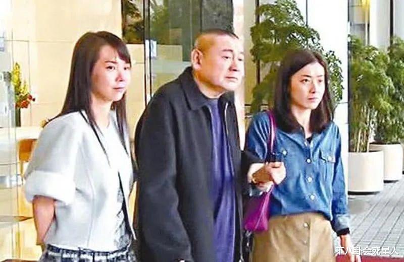 『王思聪』王思聪同时约会6女子，把脚放新欢身上，7人各自玩手机场面尴尬