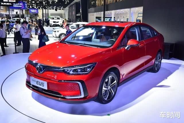 『雪佛兰』公认最丑的“四大车标” ，尤其是第四个，网友直呼“女性用品”