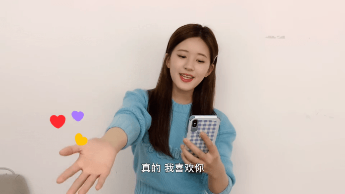 赵露思|赵露思清唱主题曲《我喜欢你》,频频出错+表情丰富,不愧是憨憨