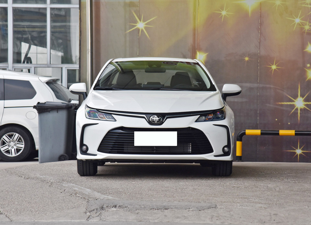 丰田卡罗拉|丰田最热销的家轿，全系标配8气囊，油耗3毛多，关键是难开坏