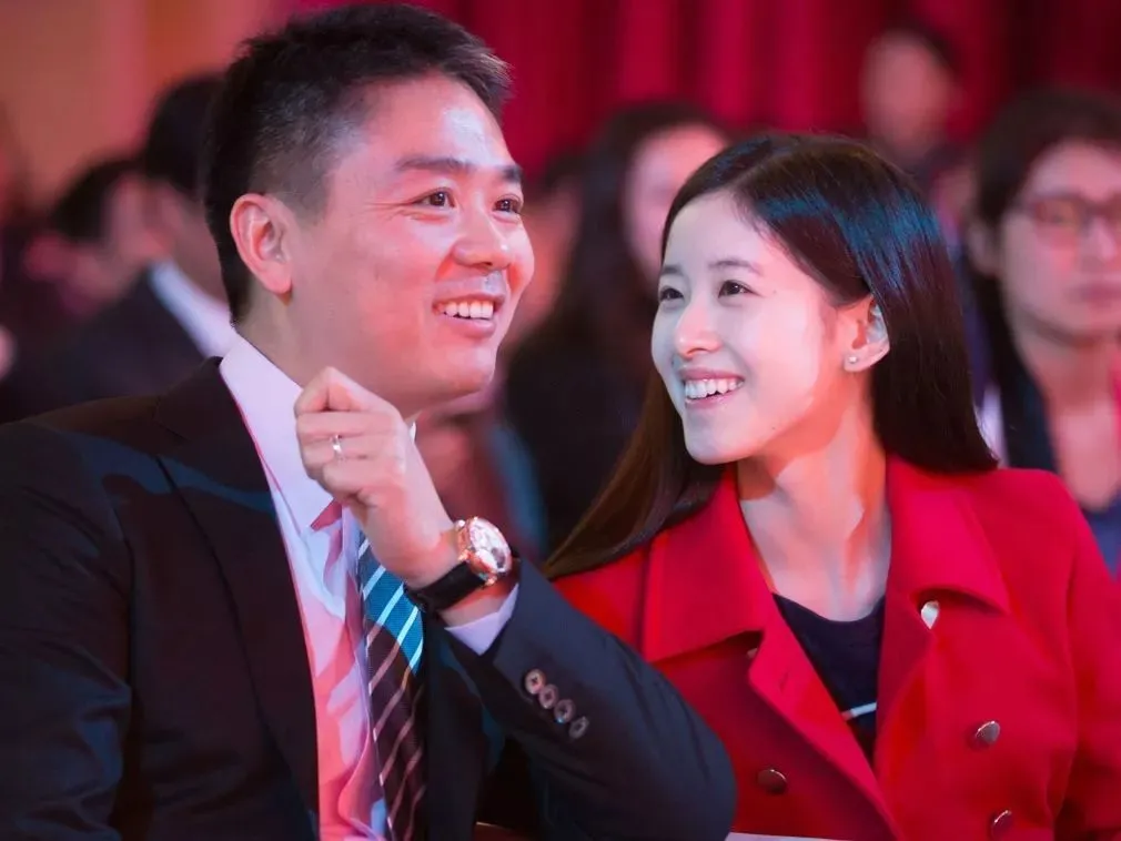 章泽天|章泽天太太圈合照流出被群嘲：584亿，换不来一个C位