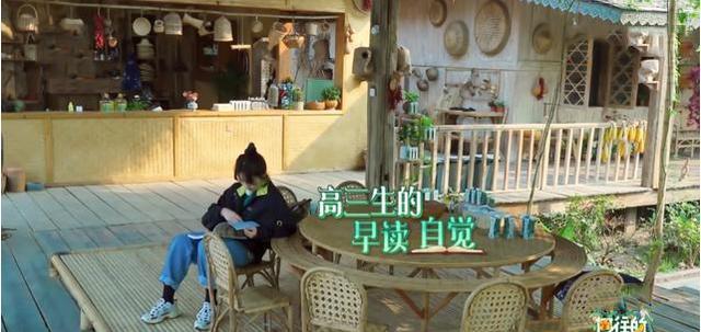 []别说张子枫录综艺会耽误高考了，该醒醒的是“中国式家长”