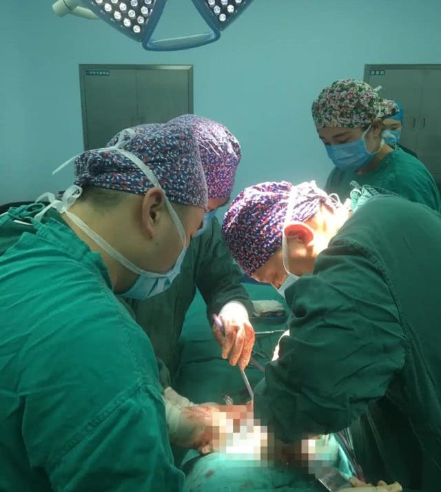 【湖北】郑州男子腹痛难忍，检查发现肠子里有3根近15厘米长金属条，咋回事？