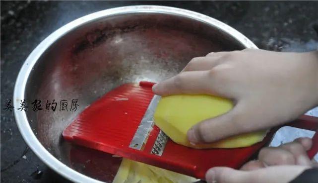 蛋糕：儿子最爱这早餐，比馒头简单、比煎饼营养，15分钟做一锅，吃撑了！