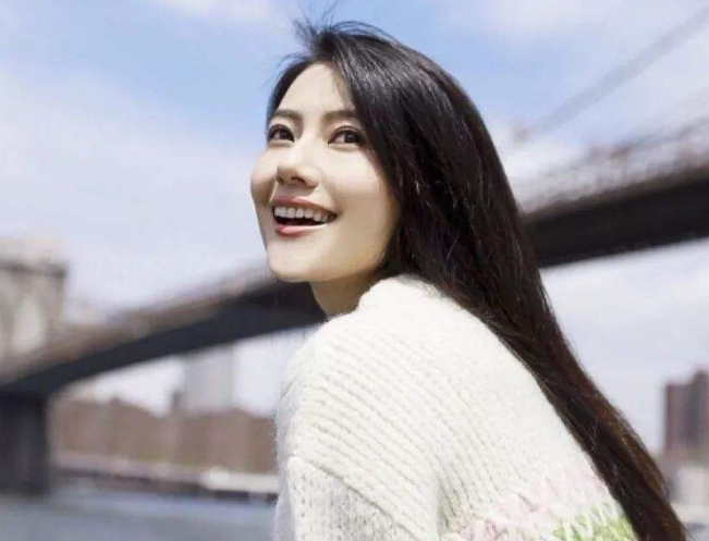 高圆圆|他走红后抛弃高圆圆，随后事业直线下滑，如今成配角不温不火